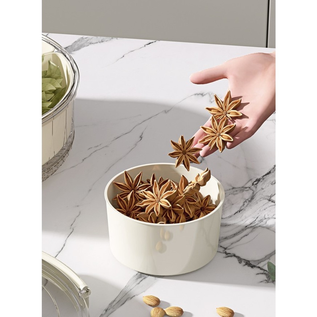 Cutie de Depozitare pentru Alimente, Flippy, cu 6 Compartimente, pentru Condimente, Fructe, Legume, cu Manere de Prindere, Rotativa 360 de Grade, Inchidere Ermetica, 32x8 cm, Alba