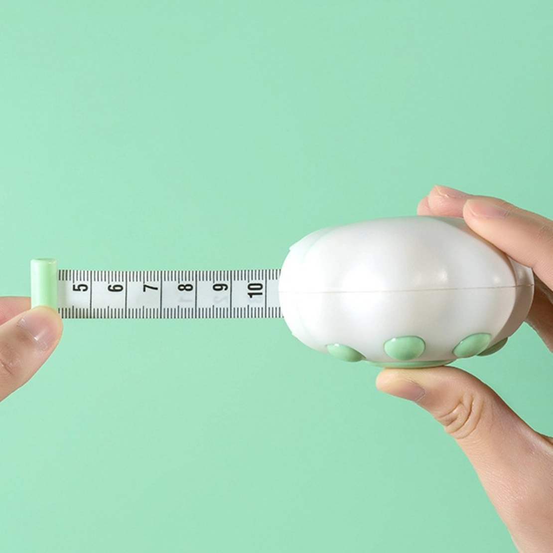 Ruleta Portabila, Flippy, Ruleta mini pentru Copii, Model Labuta de Pisica, cu Prindere, pentru Masurat Diametrul, 5.5 x 6.5 cm, Banda 1.5m, Verde