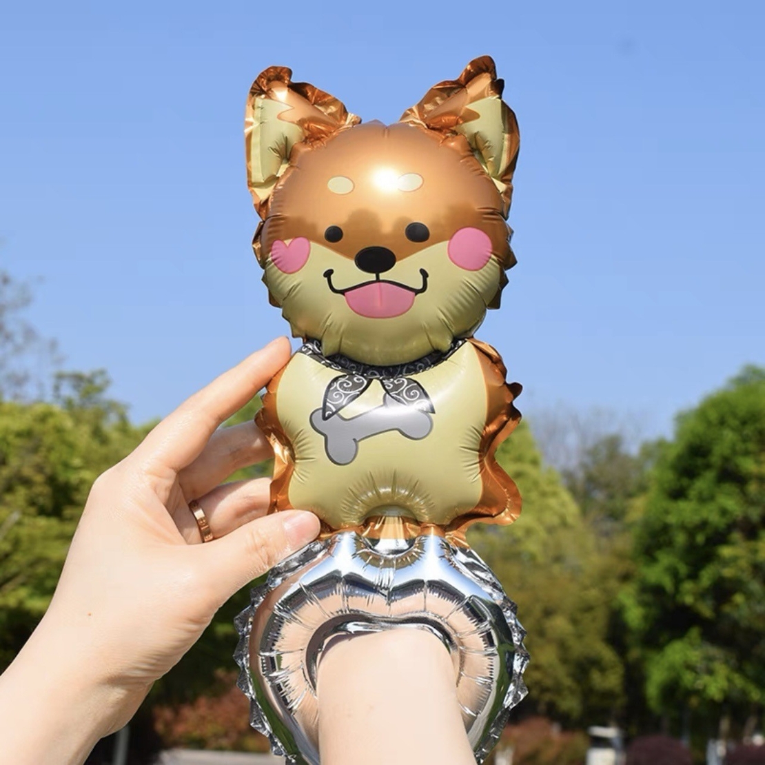 Balon din Folie Metalizata, Flippy, Figurine Animalute, Tip Bratara, Model Catel, Ambalaj Individual, Pai Inclus, Umflare cu Aer sau Heliu, Maro