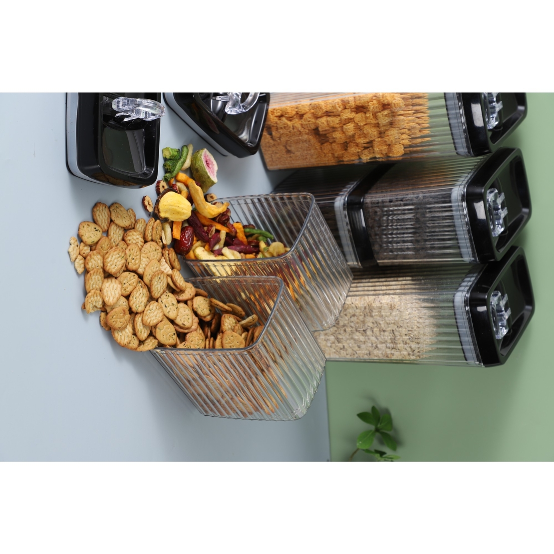 Set 5 Recipiente din Plastic, Flippy, pentru Alimente/Obiecte, Inchidere Ermetica, Textura Ondulata, 4 x 1.5l, 1 x 3.3 l, Transparent