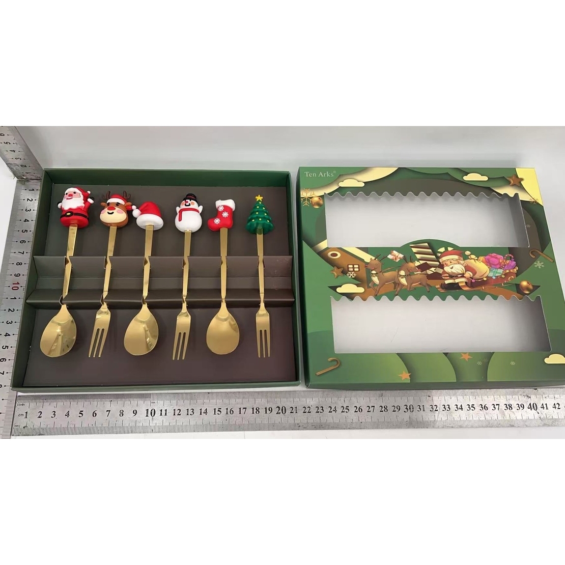 Set 6 Tacamuri, Flippy, Tema Craciun, 3 Linguri + 3 Furculite, cu Figurine, din Otel Inoxidabil, Cutie Cadou, 19 x 22 x 2.2 cm, Auriu
