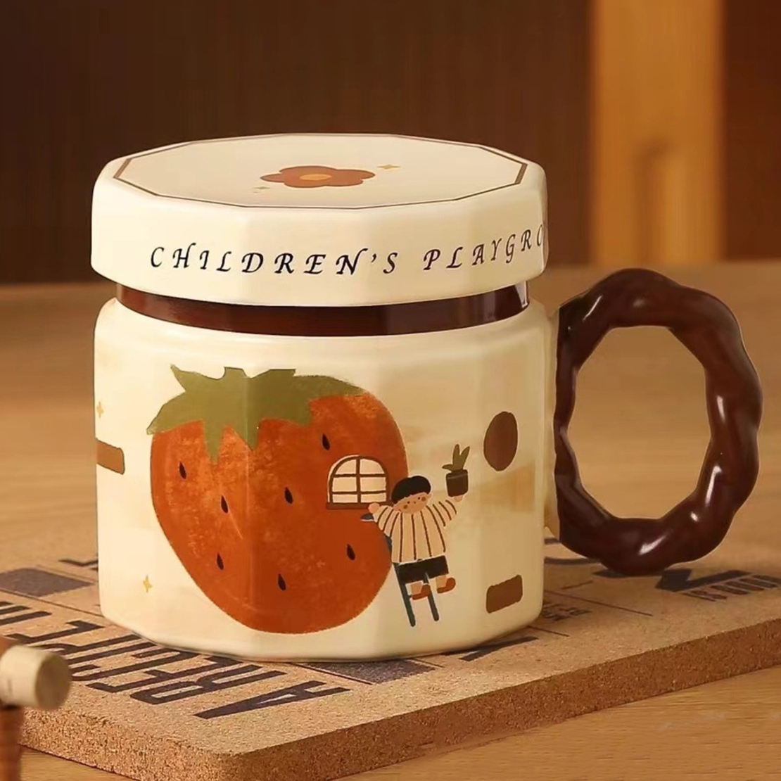 Cana din ceramica, Flippy, Cana pentru Cafea, Ceai, Cana Universala, Unisex, Cana cu Capac, 9 x 8 x 8 cm, 400 ml, Model Capsuna, Bej