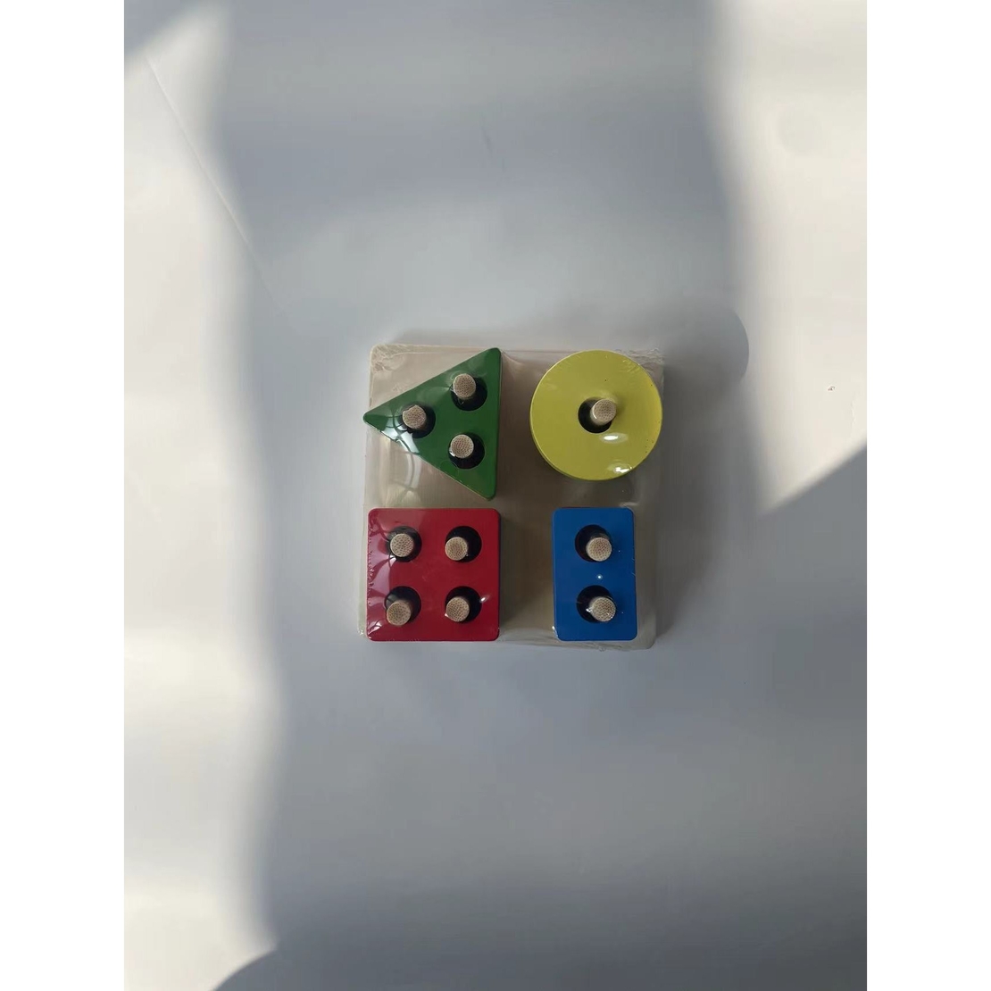 Jucarie Educativa Flippy, Tip Montessori, din Lemn, + 36 Luni, Forme Geometrice, 16 Piese, 12 x 12 cm, Multicolor