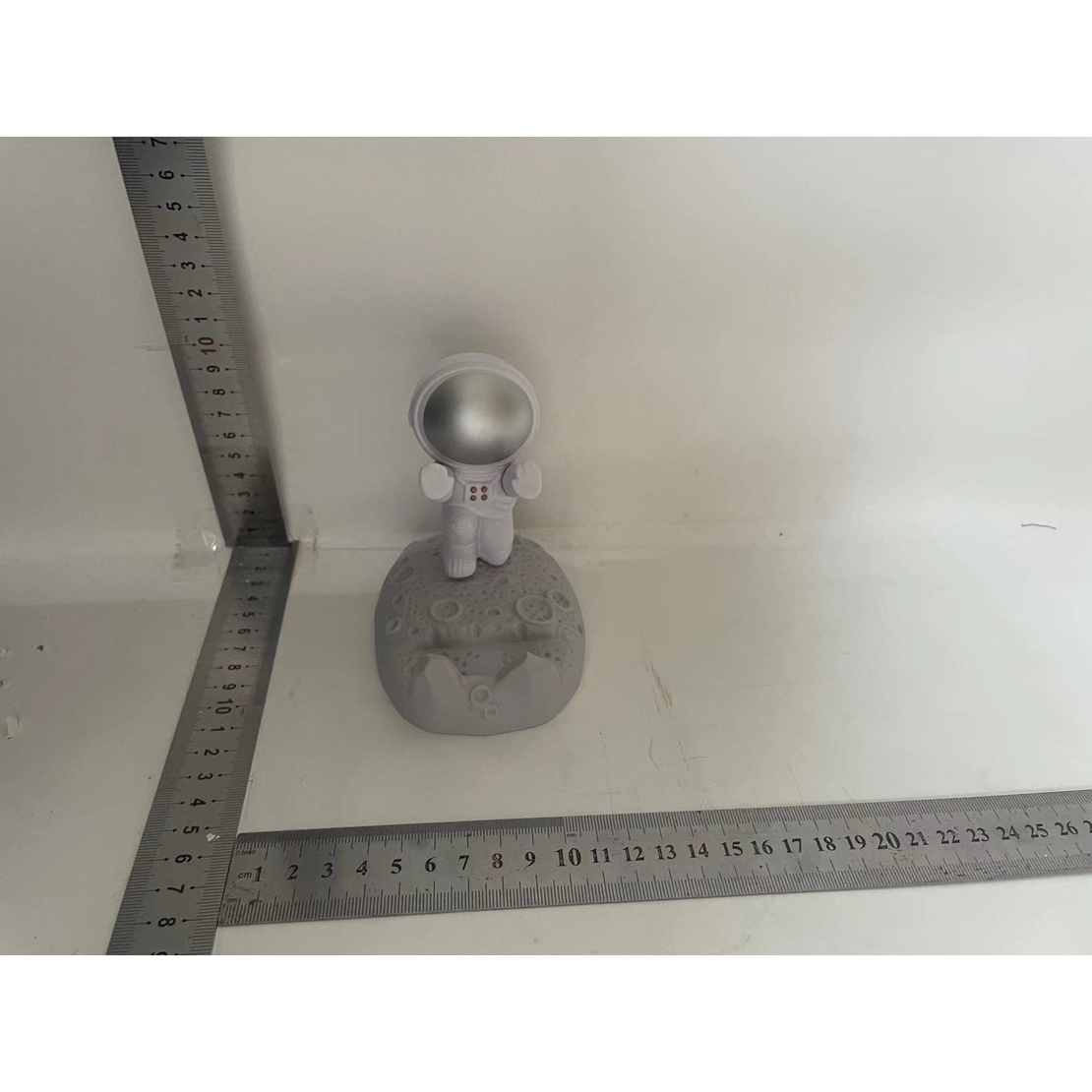 Suport pentru Telefon, Flippy, Suport de Birou pentru Telefon, Suport Telefon pentru Copii, Model Astronaut, Model 2, 9 x 8.5 x 6.5 cm, Plastic, Alb