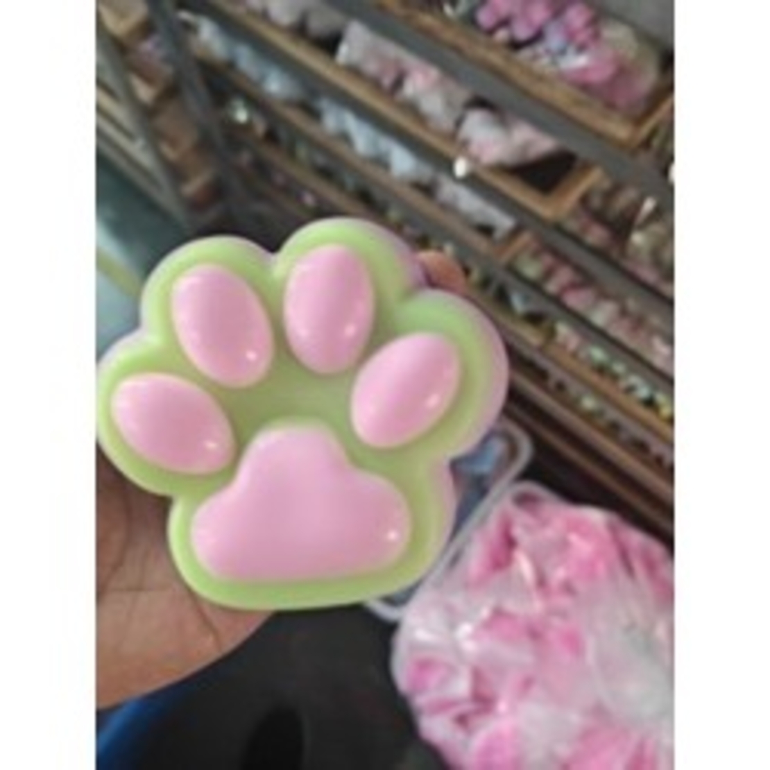 Jucarie Antistres Squishy, Flippy, cu Revenire Lenta, Labuta de Pisica Pufoasa, 8.5 x 7.5 cm, Ambalaj Transparent, Verde Roz