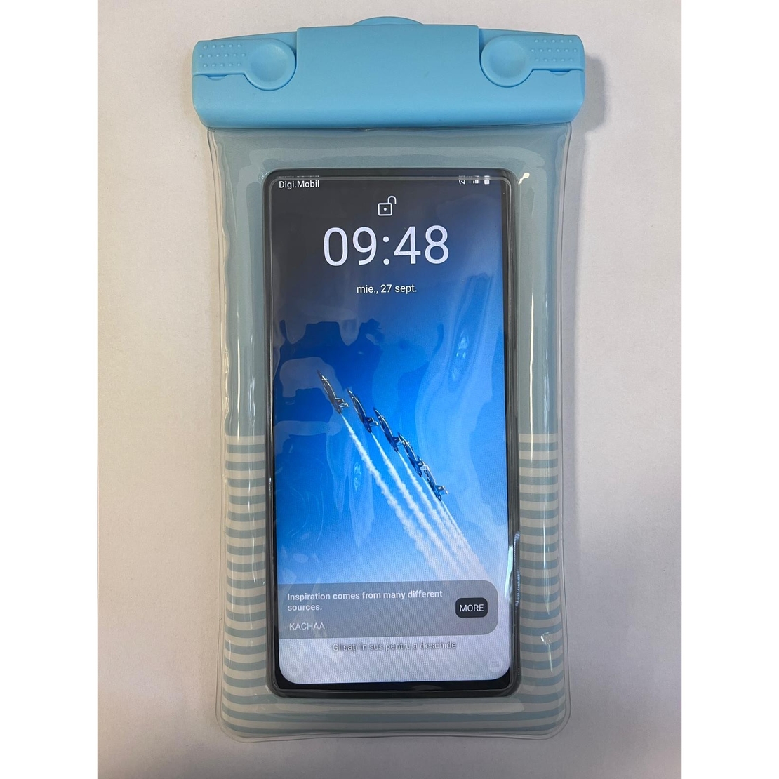 Husa subacvatica Cushion Waterproof Flippy, Snowproof, Universala, Dungata, cu Snur, pentru telefon sau documente, Bleu