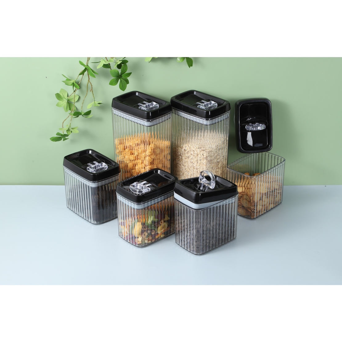 Set 4 Recipiente din Plastic, Flippy, pentru Alimente/Obiecte, Inchidere Ermetica, Textura Ondulata, 2 x 1.5l, 2 x 3.3 l, Transparent