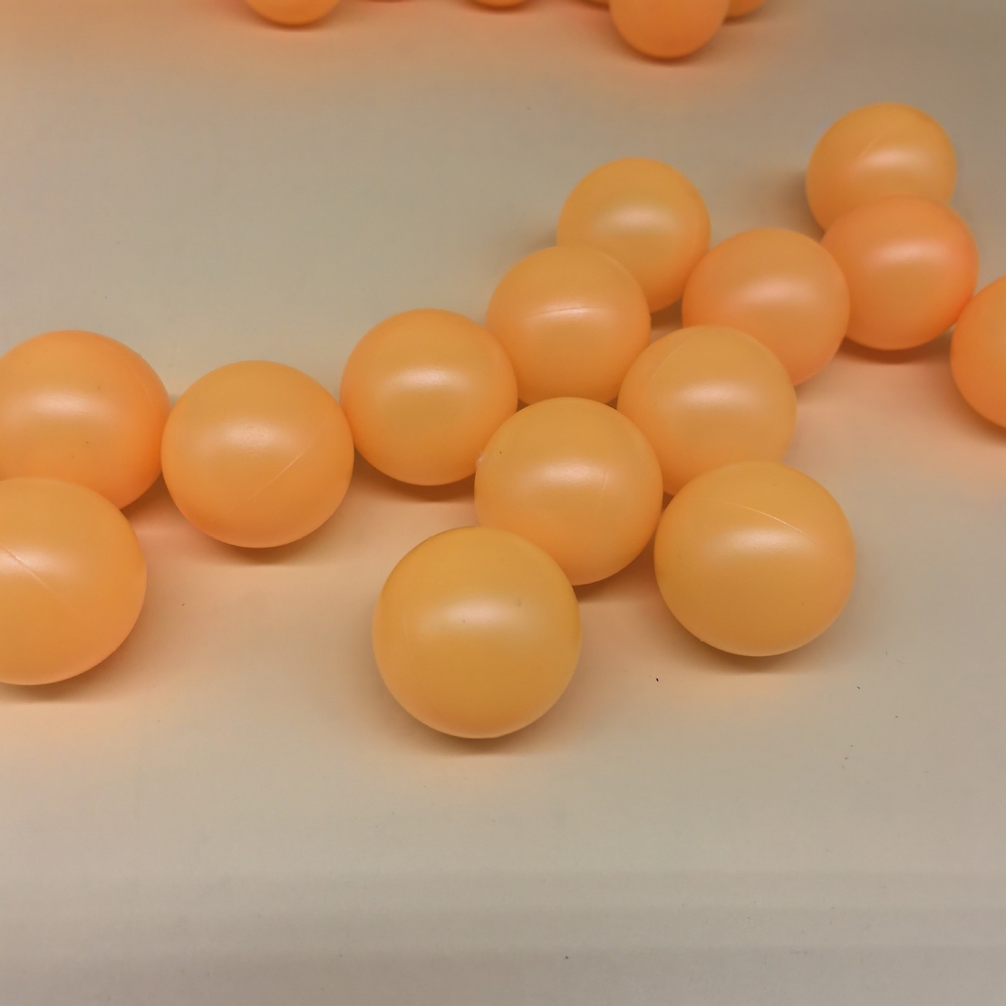 Joc de Baut BEER PONG, Flippy, Set din 24 Mingi de Tenis si 24 Pahare Reutilizabile, Joc Interactiv pentu Adulti, Albastru Portocaliu