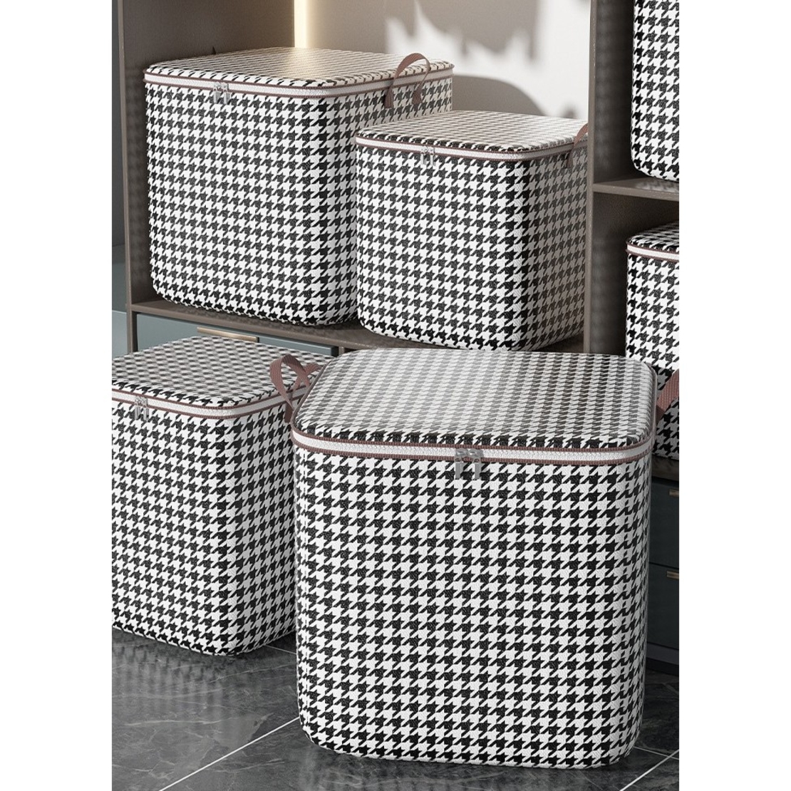 Cutie de Depozitare cu Fermoar, Flippy, Pliabila, Maner Ranforsat, Fermoar Rezistent, pentru Haine, Paturi, Plapumi, Perne, Lenjerii de Pat, Jucarii, 50x50x70 cm, 180 Litri, in Carouri, Alb-Negru