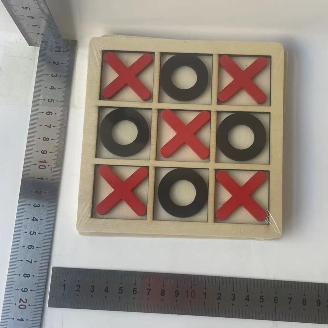 Jucarie Montessori Tic Tac Toe, Flippy, Educativa, Interactiva, din lemn, X si O, 9 Piese, 14.3x14.3 cm, Negru Rosu