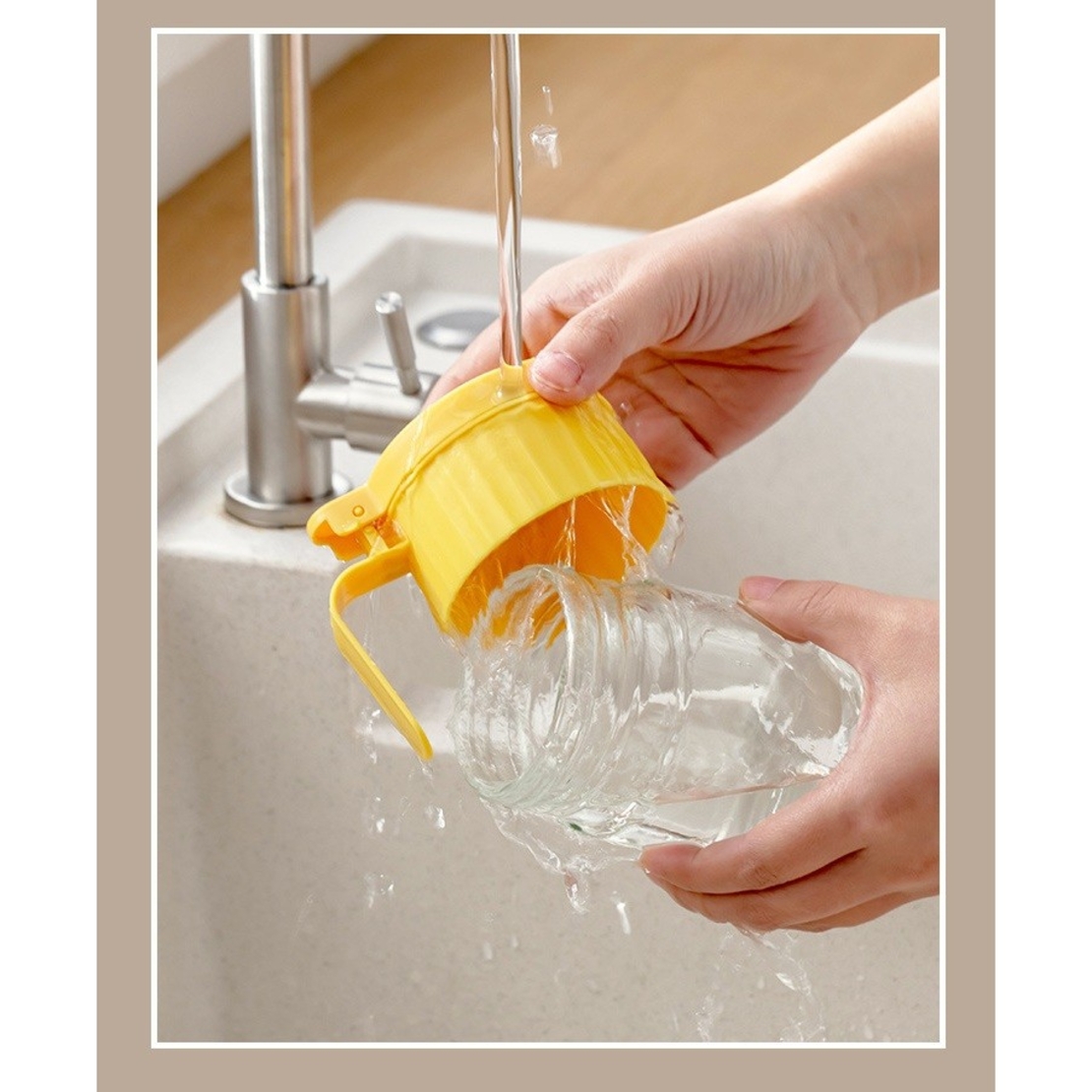 Recipient Condimente, Flippy, din Stilca, 180 ml, cu Maner si Lingurita, 10.6 x 7 x 7 cm, Capac Mat, Galben