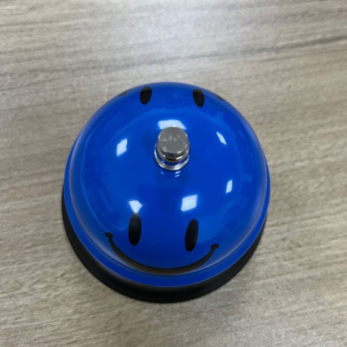 Clopotel Metalic Multifunctional, Flippy, Albastru cu Imprimeu Smiley Face, 7.5x7.5x6.5 cm, Receptie, Restaurant, Cafenele