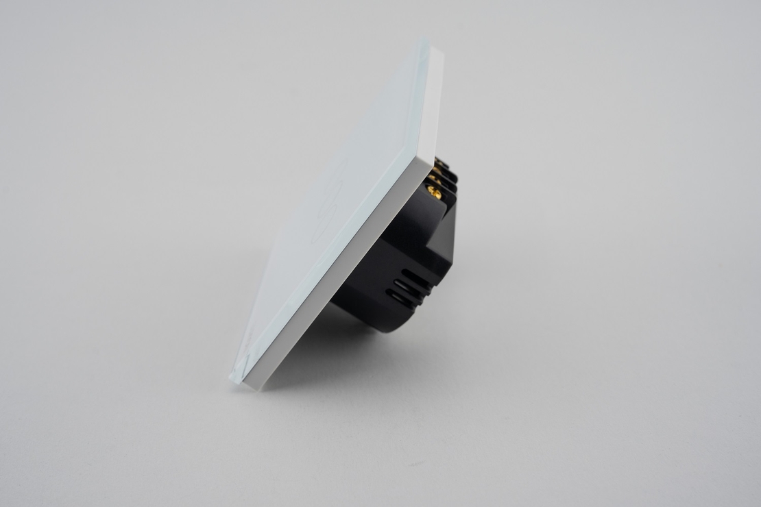 Intrerupator Triplu cu Touch din Sticla LUXION, alb