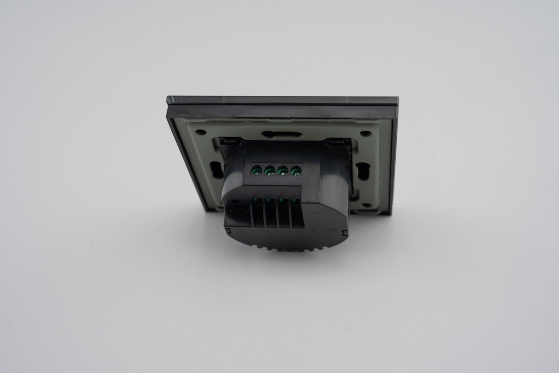 Termostat Wi-Fi pentru incalzirea electrica LUXION cu Rama din Sticla, negru