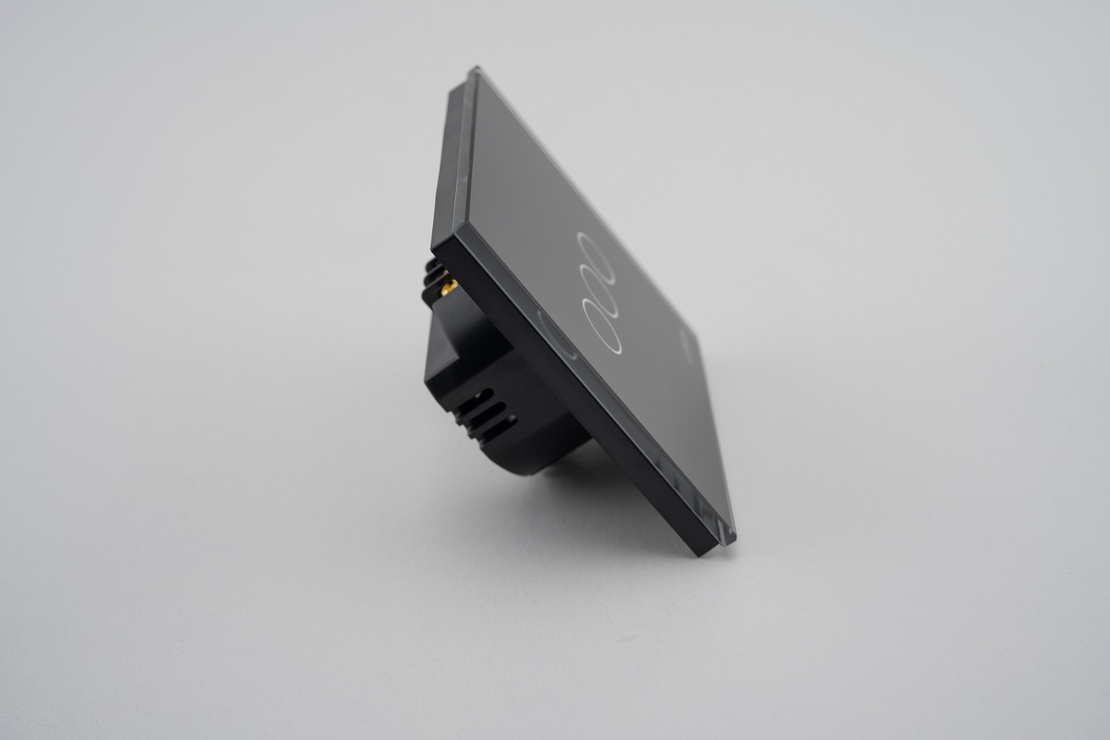 Intrerupator Triplu cu Touch din Sticla LUXION, negru