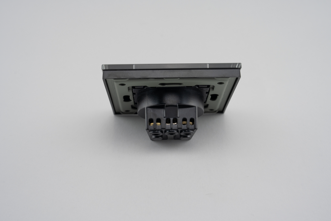 Priza Simpla LUXION cu Rama din Sticla, negru