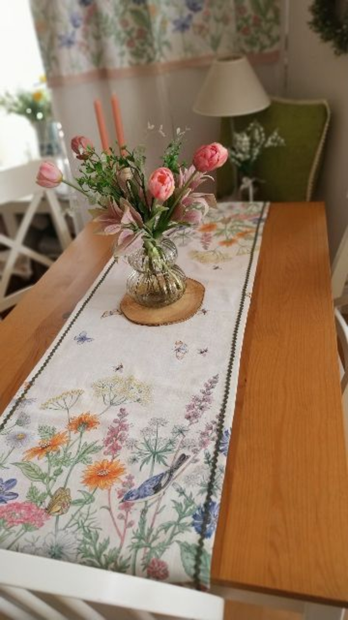 Napron cu bordură înflorată