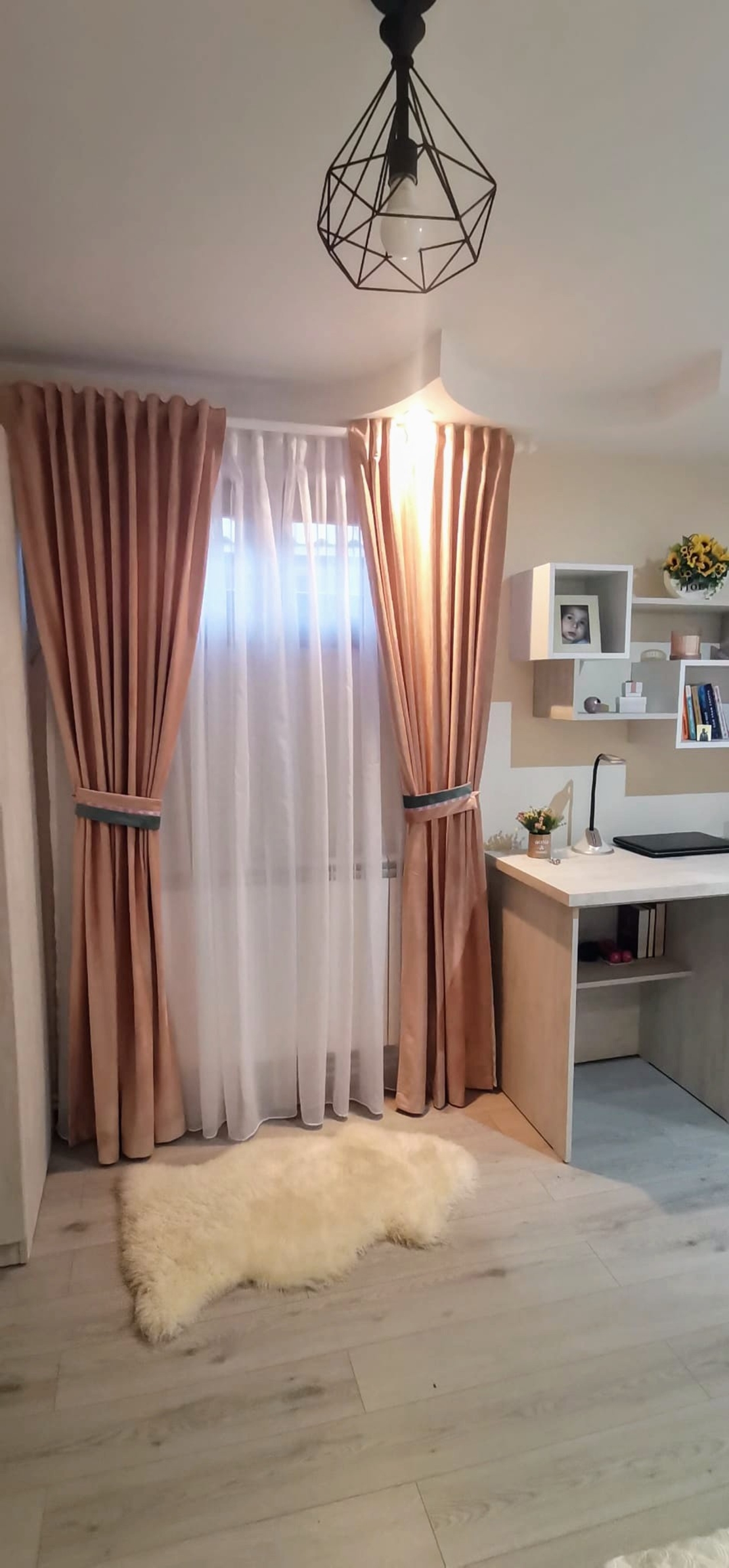 Set draperii catifea roz şi perdea mătase albă