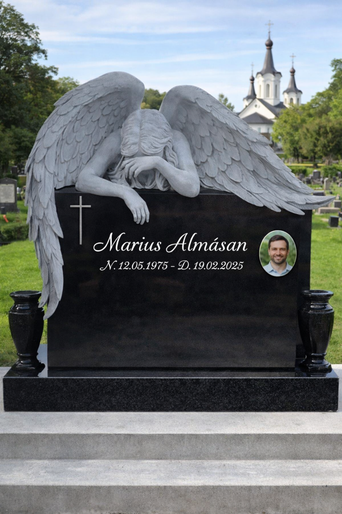 GRA-1821 CRUCE DIN GRANIT NEGRU CU INGERAS GRAVAT PROFESIONAL