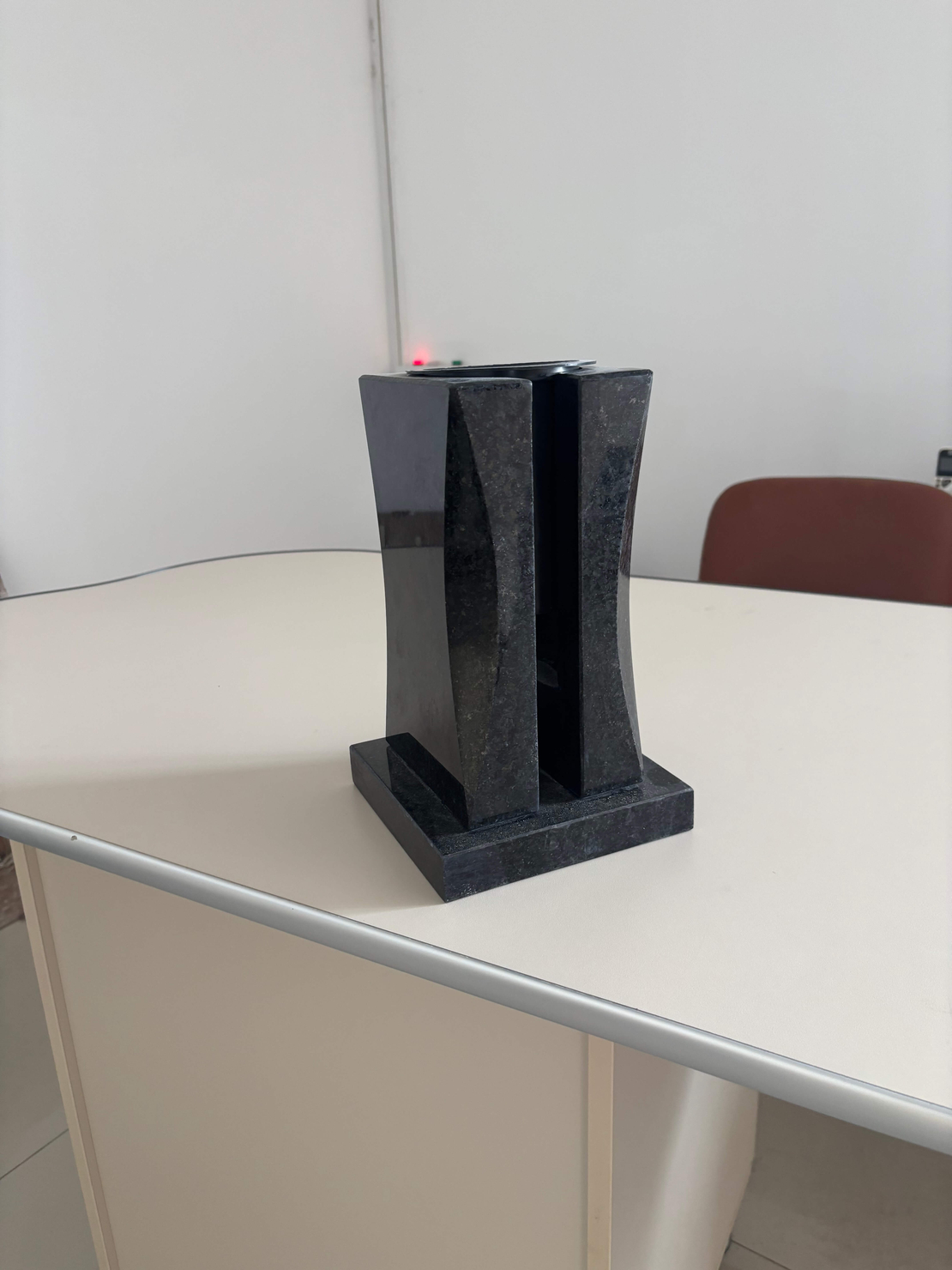 ACI-648 VAZA PATRATA DIN GRANIT NEGRU