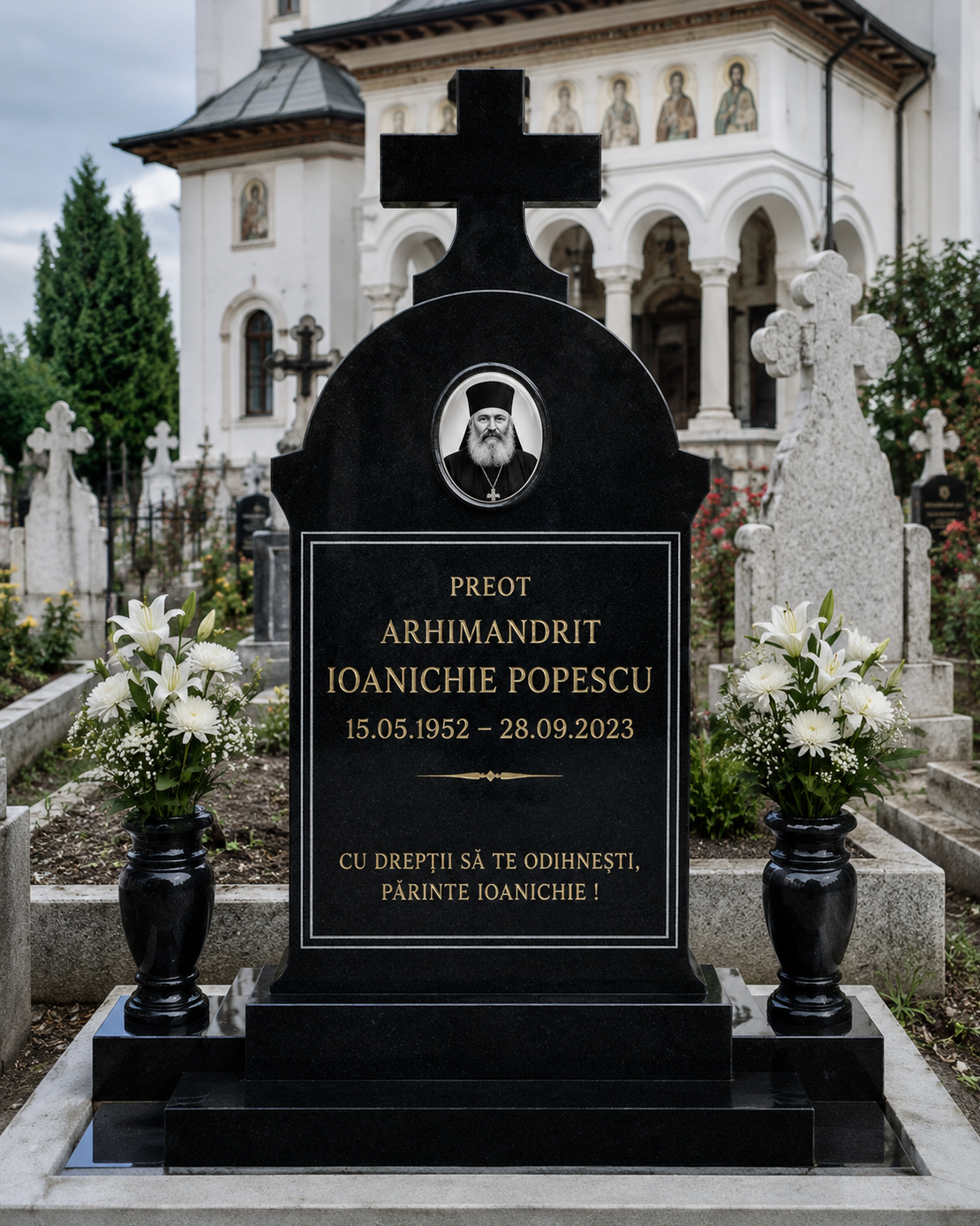GRA-2066 MONUMENT FUNERAR TRIFOI CLASIC DIN GRANIT NEGRU ABSOLUT
