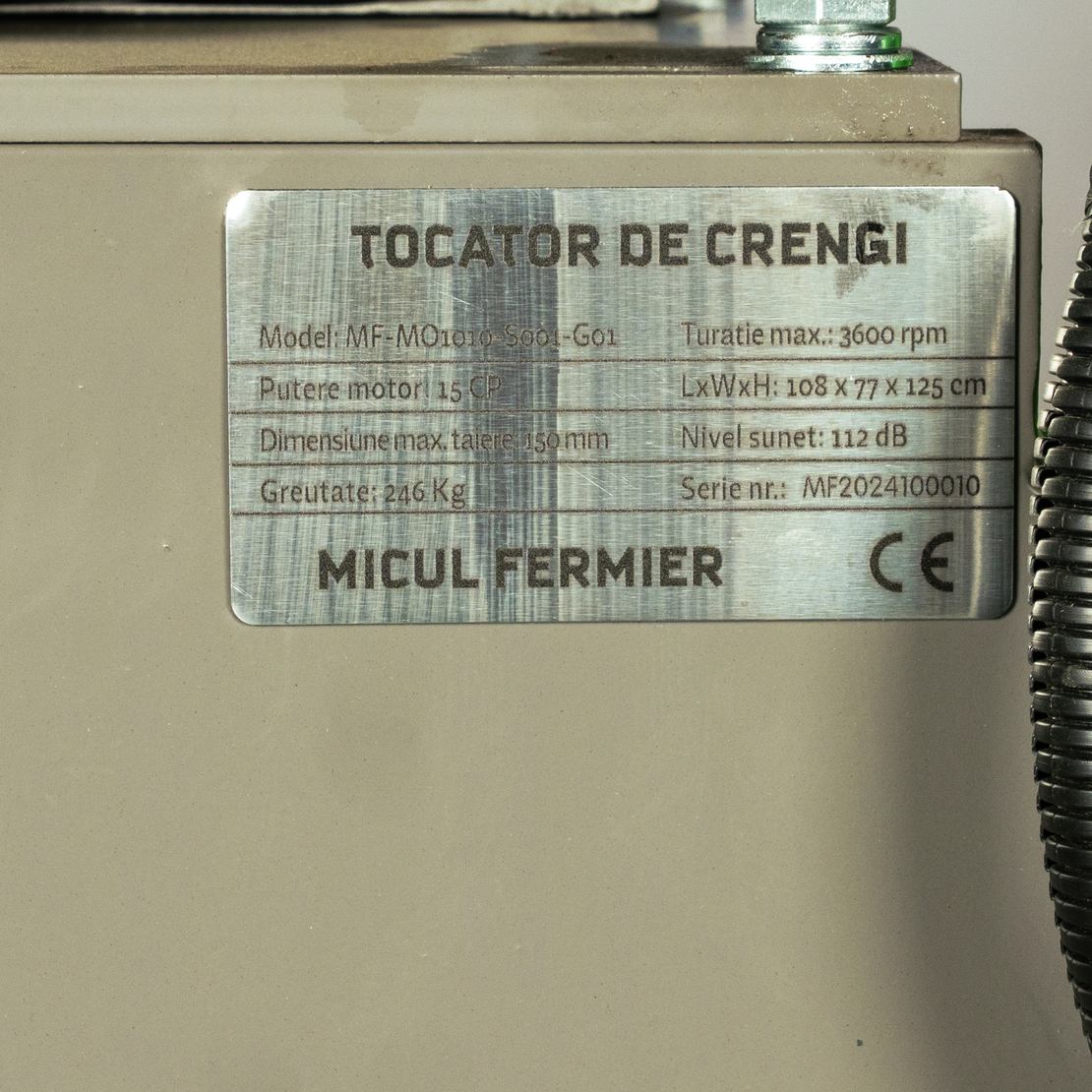 Tocator de crengi Micul Fermier, motor benzina 15 CP, cu carlig de remorcare, 150 mm diametru maxim de taiere, pentru rumegus