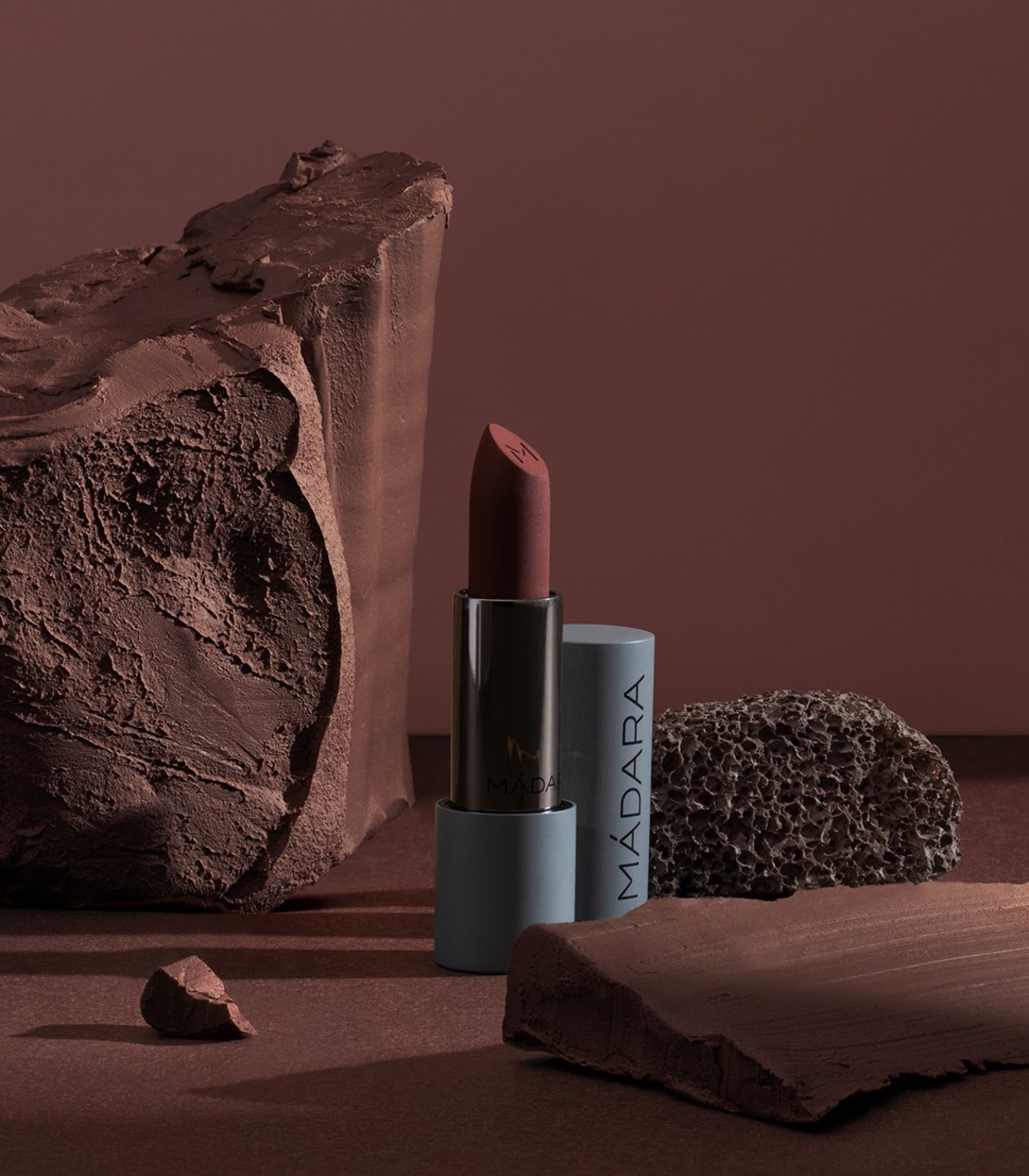 MÁDARA Velvet Wear 35 Dark Nude – Ruj Mat Cremos BIO, Natural și Vegan 4g