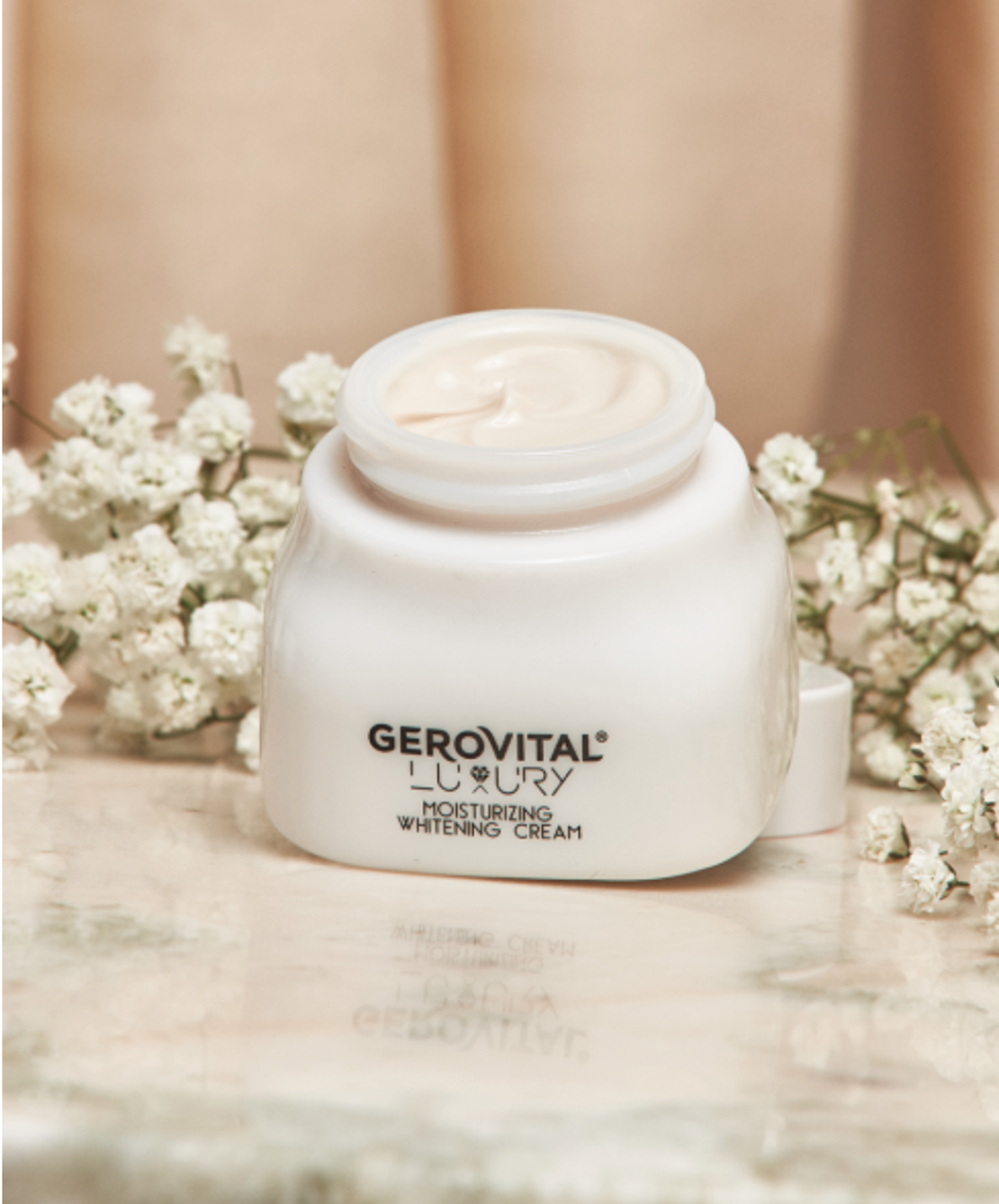 Gerovital Luxury - Cremă Hidratantă pentru Uniformizare și Pete Pigmentare cu Niacinamide și Vitamina C  50 ml