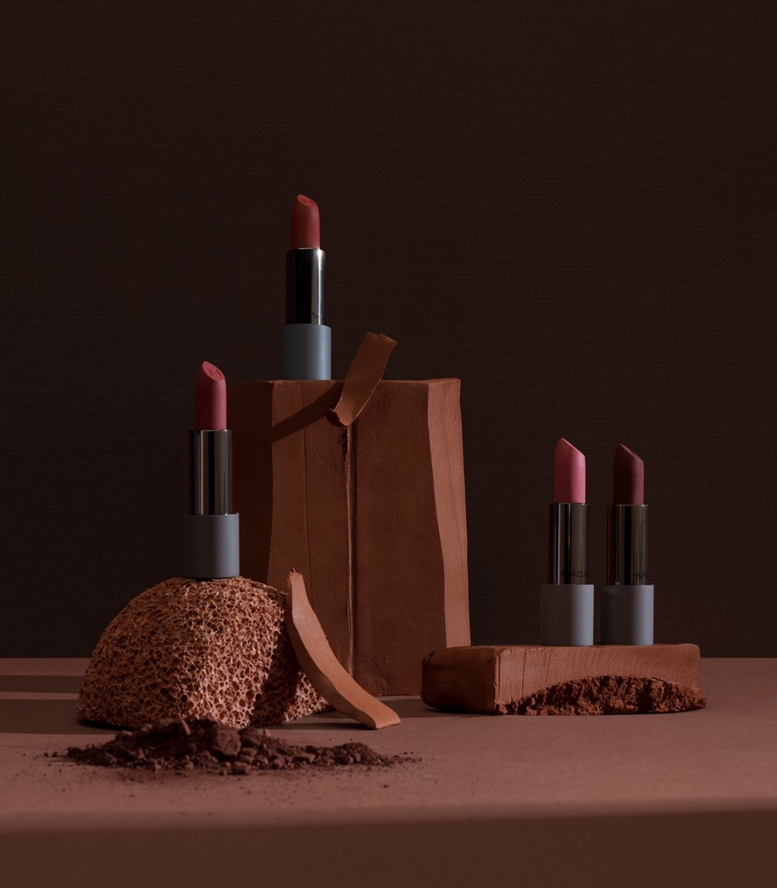 MÁDARA Velvet Wear 35 Dark Nude – Ruj Mat Cremos BIO, Natural și Vegan 4g