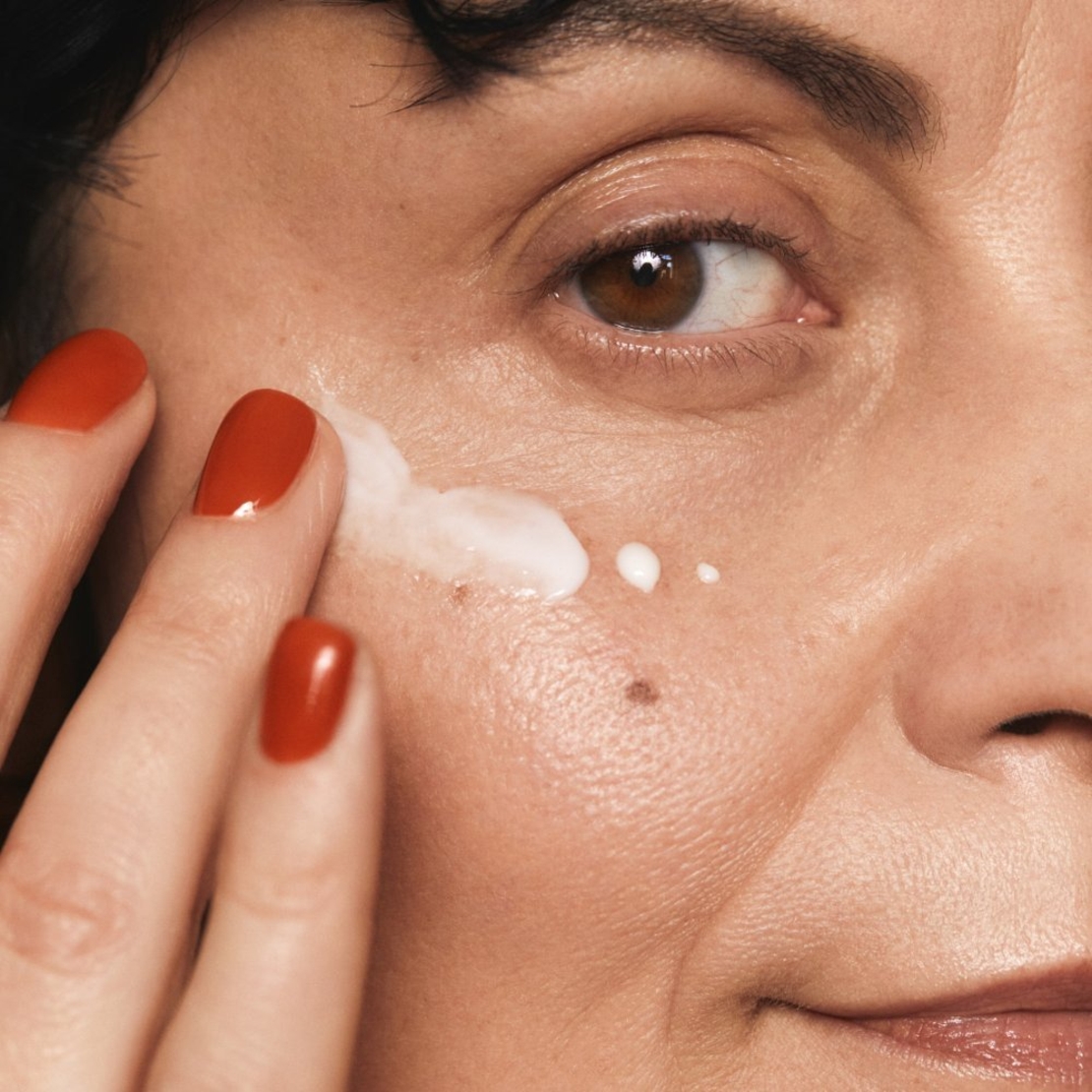 MÁDARA AGE PRO CONTOUR Cremă de Ochi Anti-Aging 15ml – Acid Hialuronic și Apă de Mesteacăn
