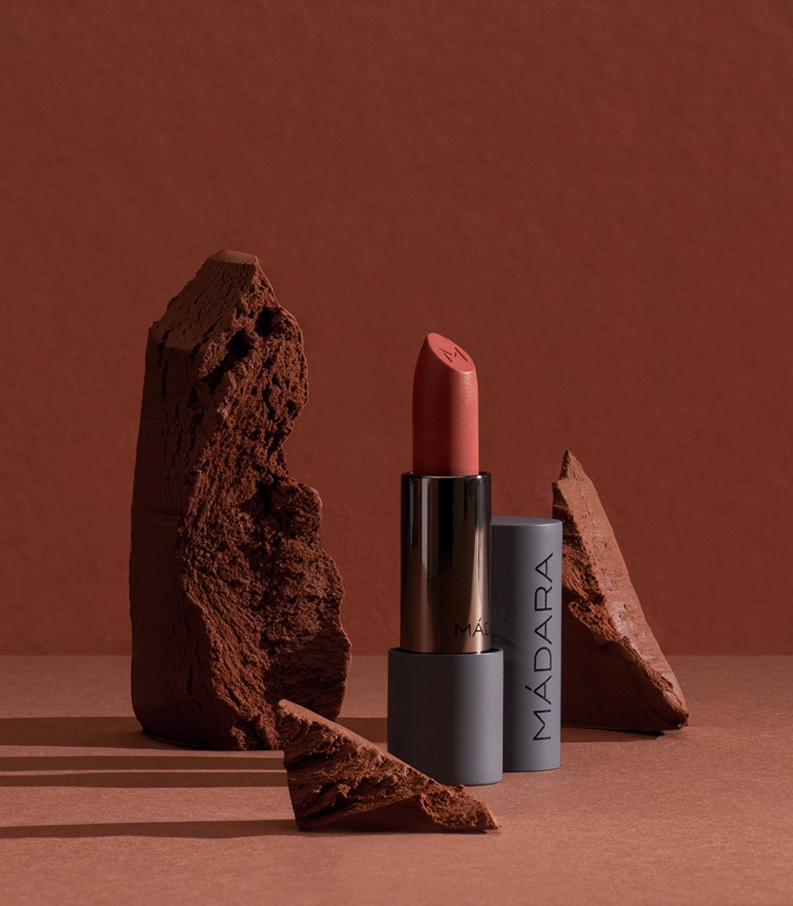 MÁDARA Velvet Wear 33 Magma – Ruj mat cremos 4g, 100% vegan