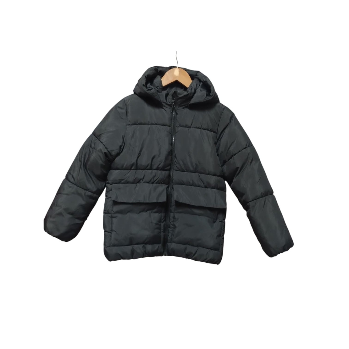 Geacă de Iarnă Puffer H&M cu Glugă Detașabilă și Buzunare Mari, Negru – Mărimea 134-140 (8-10 Ani) | Second Hand Premium