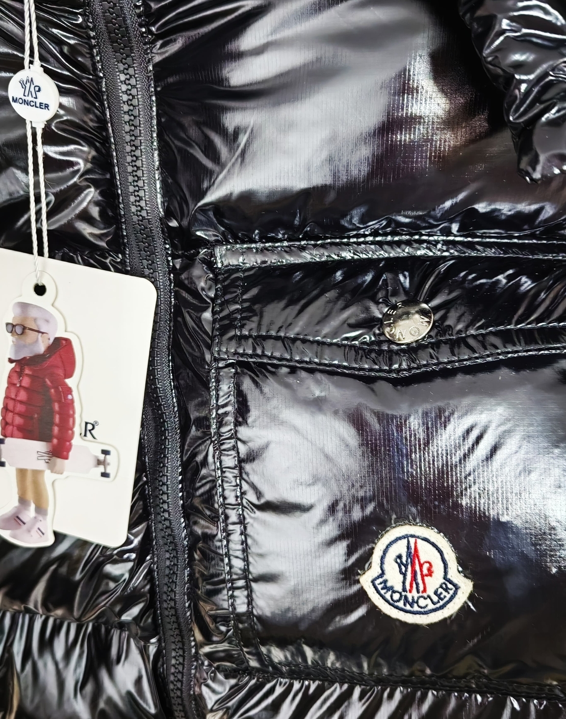 Geacă neagră de lux semnată Moncler
