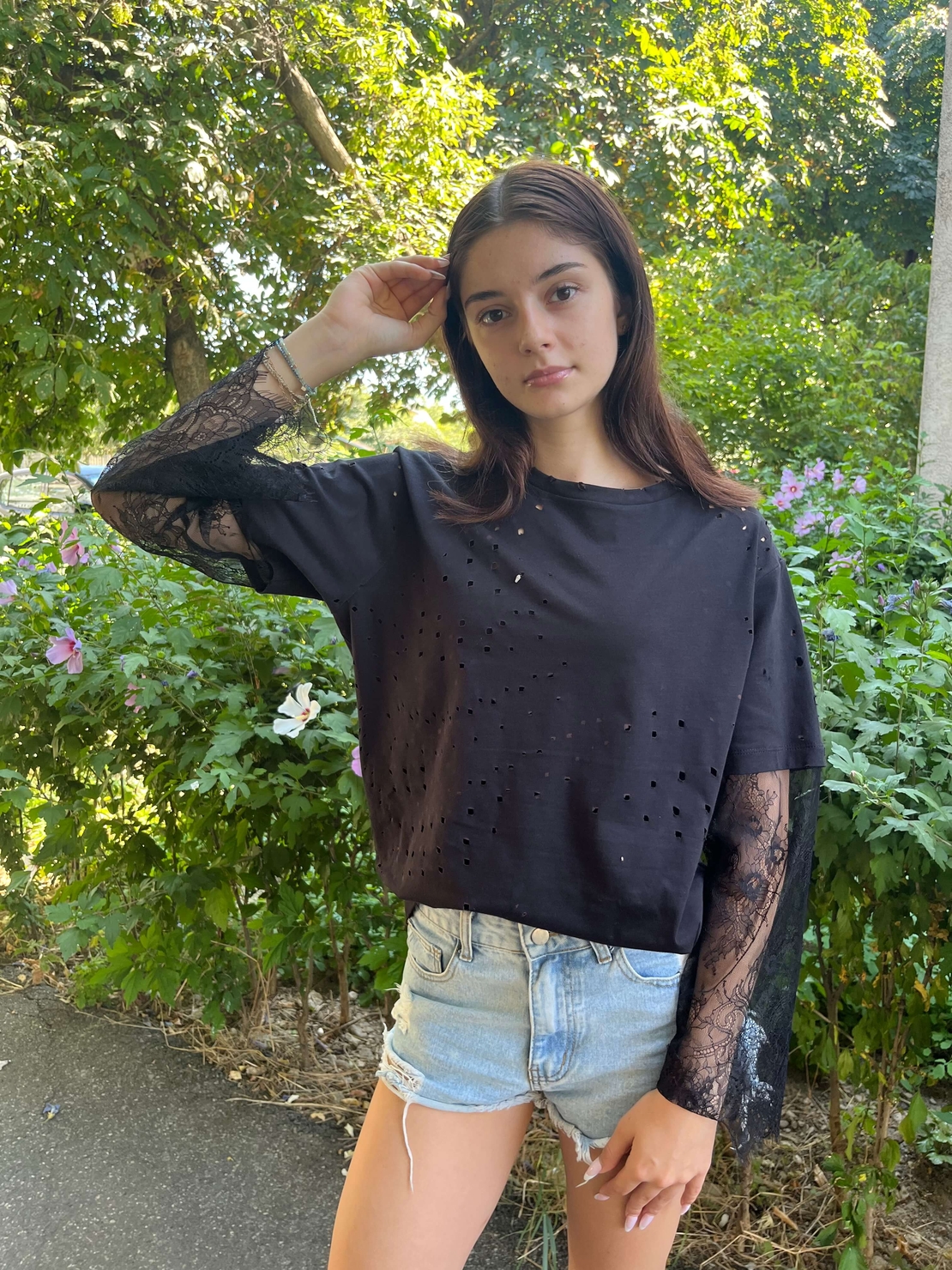 Tricou cu mâneci din dantelă chantilly