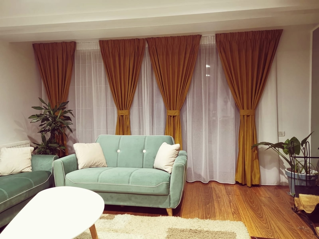 Draperie Madras și voal alb / perdea dungi