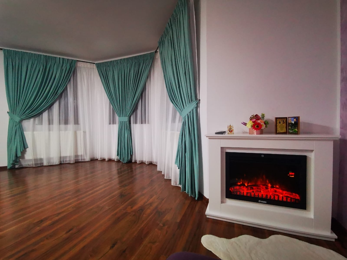 Draperie Madras și voal alb / perdea dungi