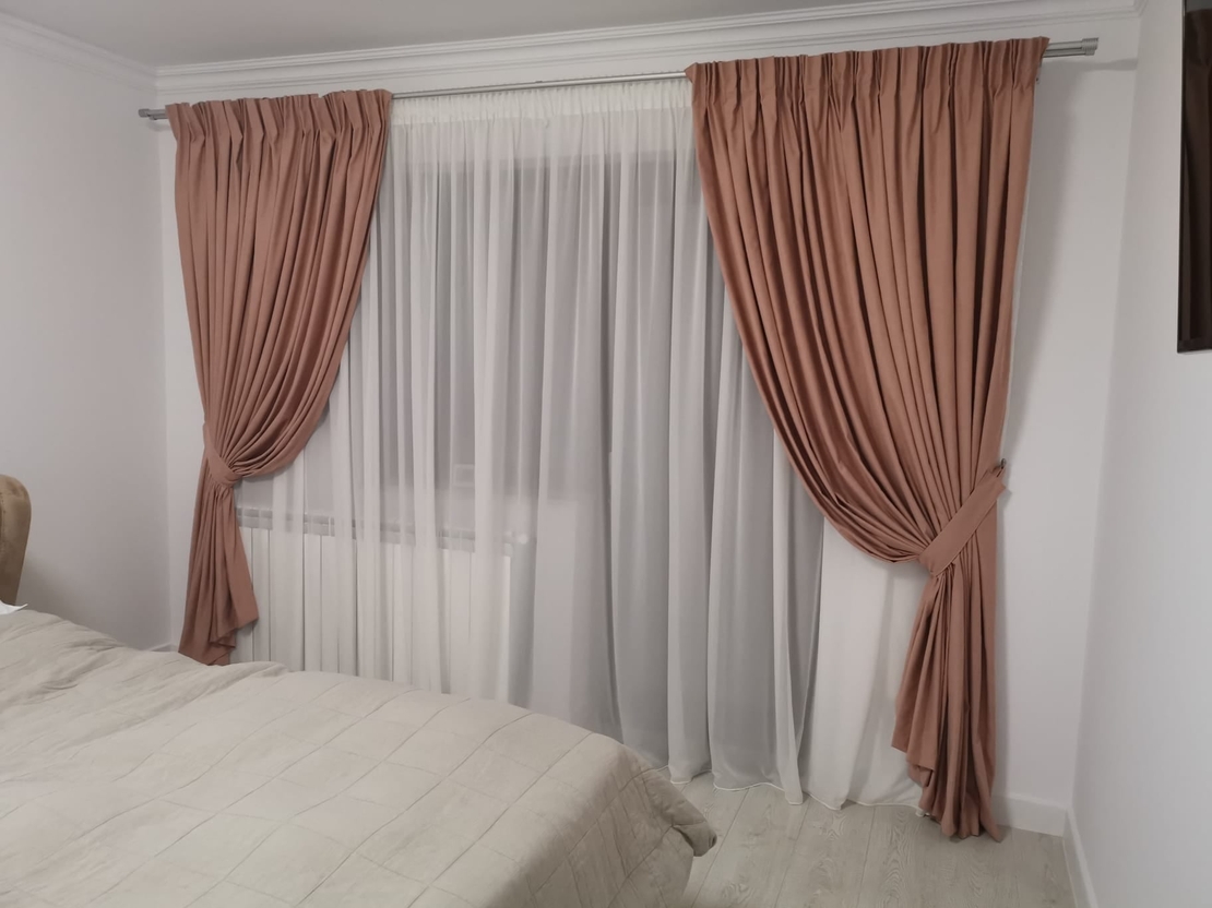 Draperie Madras și voal alb / perdea dungi