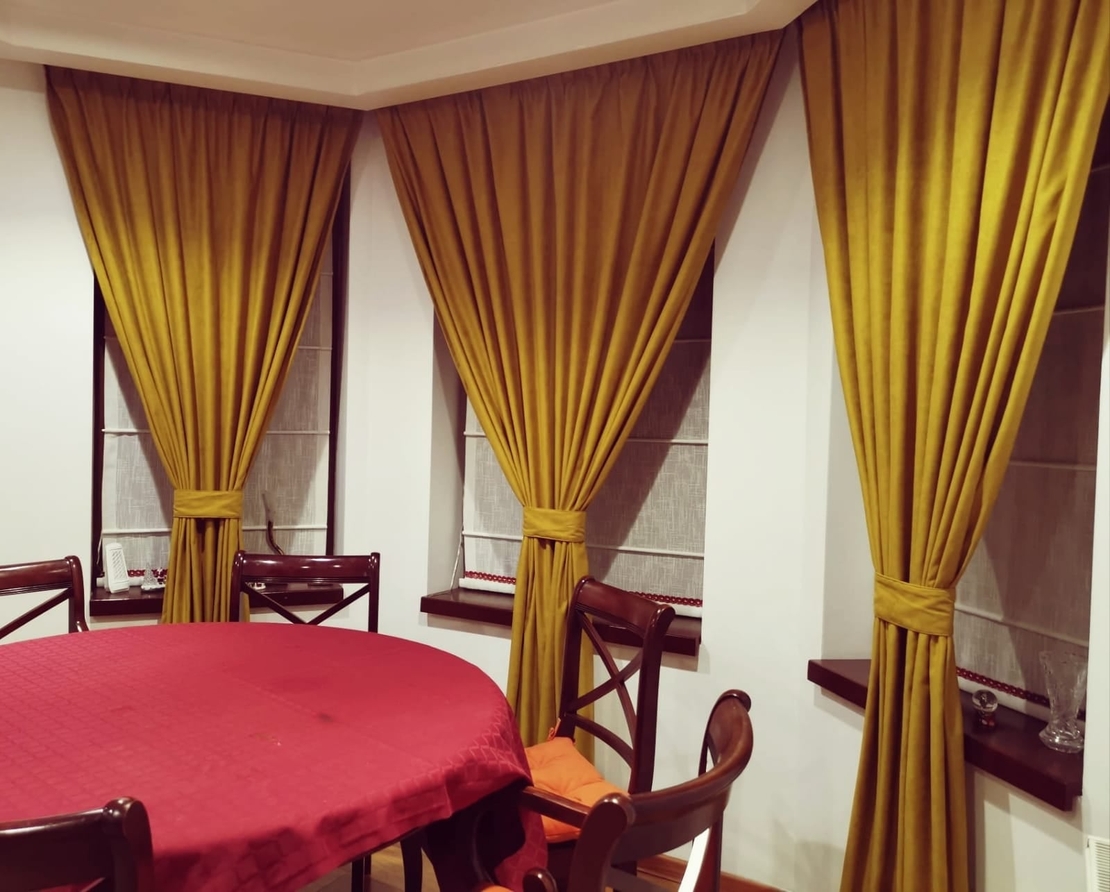 Draperie Madras și voal alb / perdea dungi