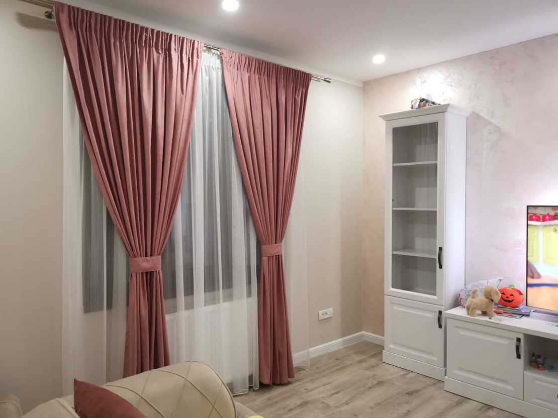 Draperie Madras și voal alb / perdea dungi