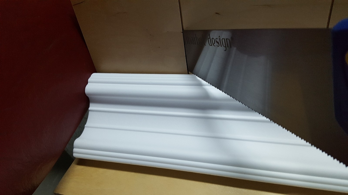 Dispozitiv taiat cornise polistiren