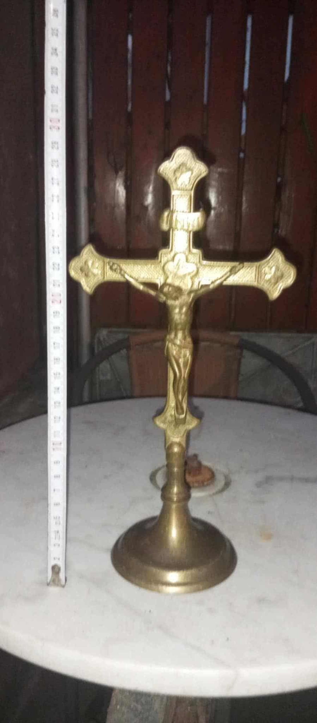 Crucifix de birou sau altar