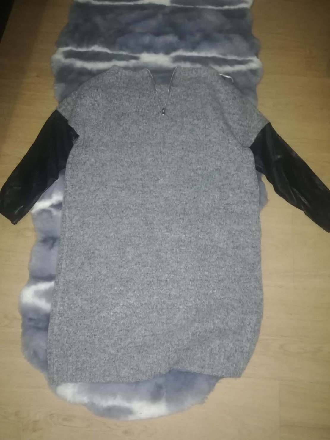 Bluzita cu mâneci din imitație piele
