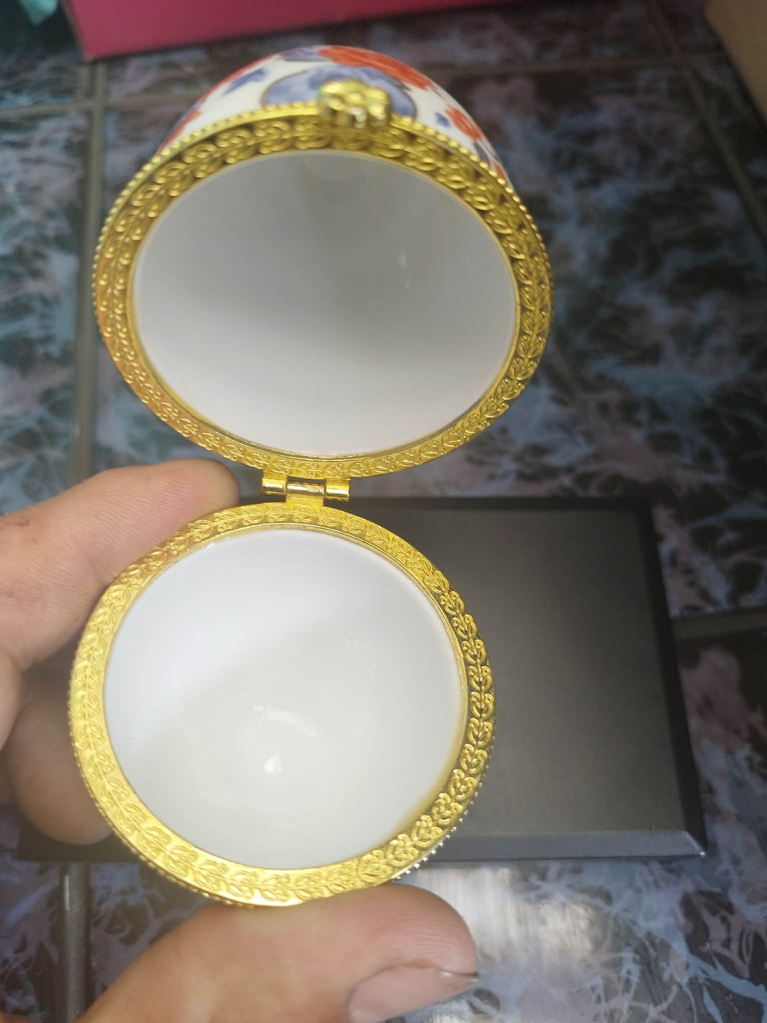 Cutiuță pt bijuterii tip ou faberge
