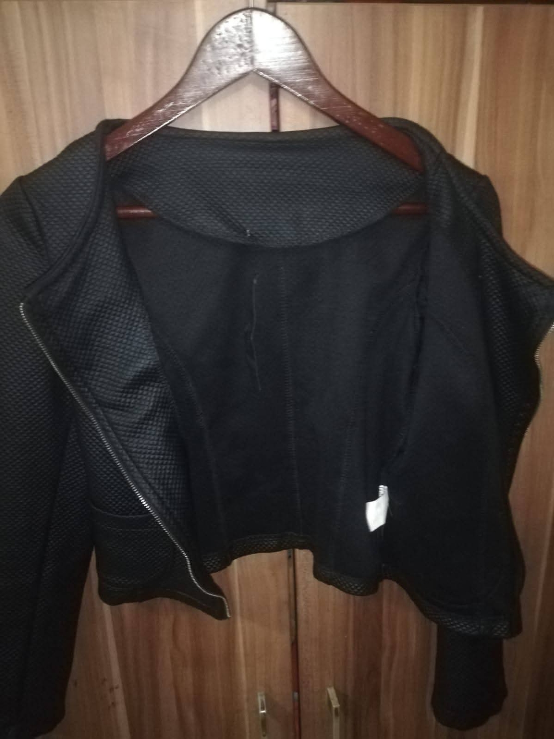 Geaca tip sport cu eticheta