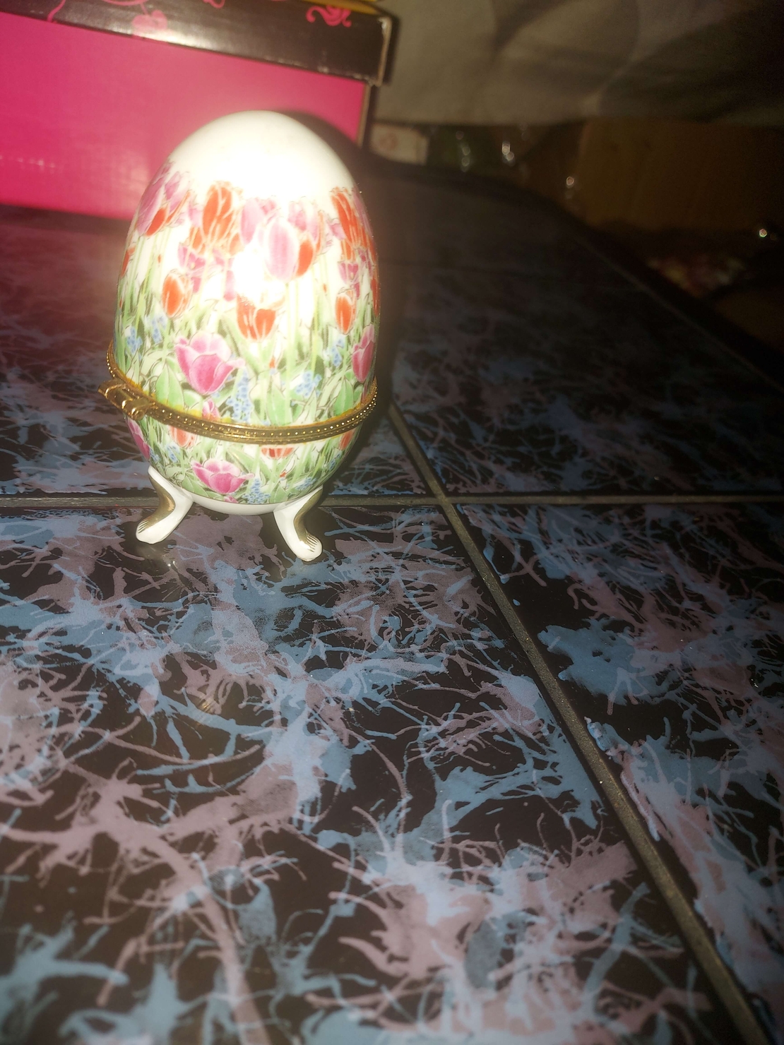 Cutiuță bijuterii tip ou Faberger