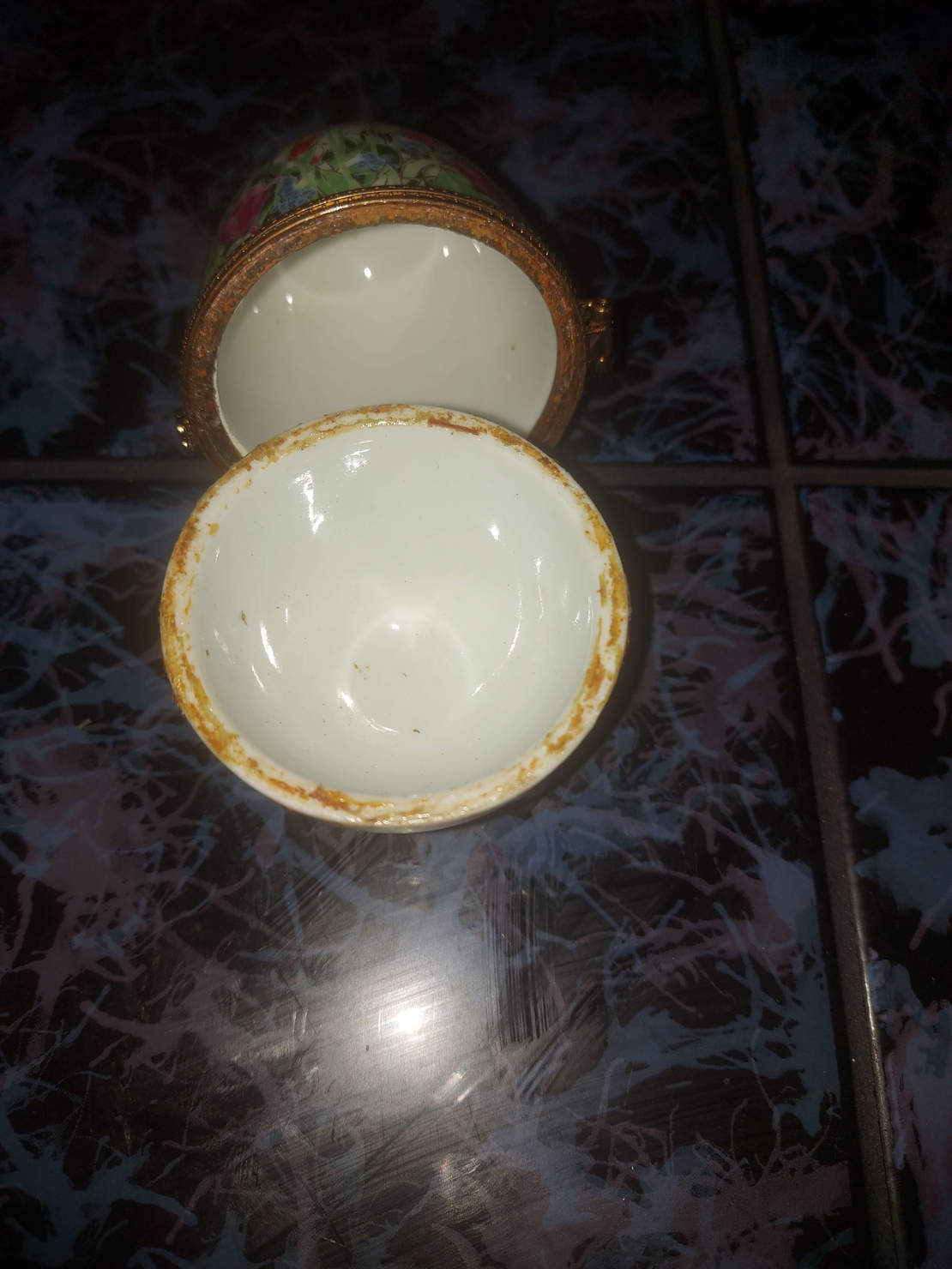 Cutiuță bijuterii tip ou Faberger