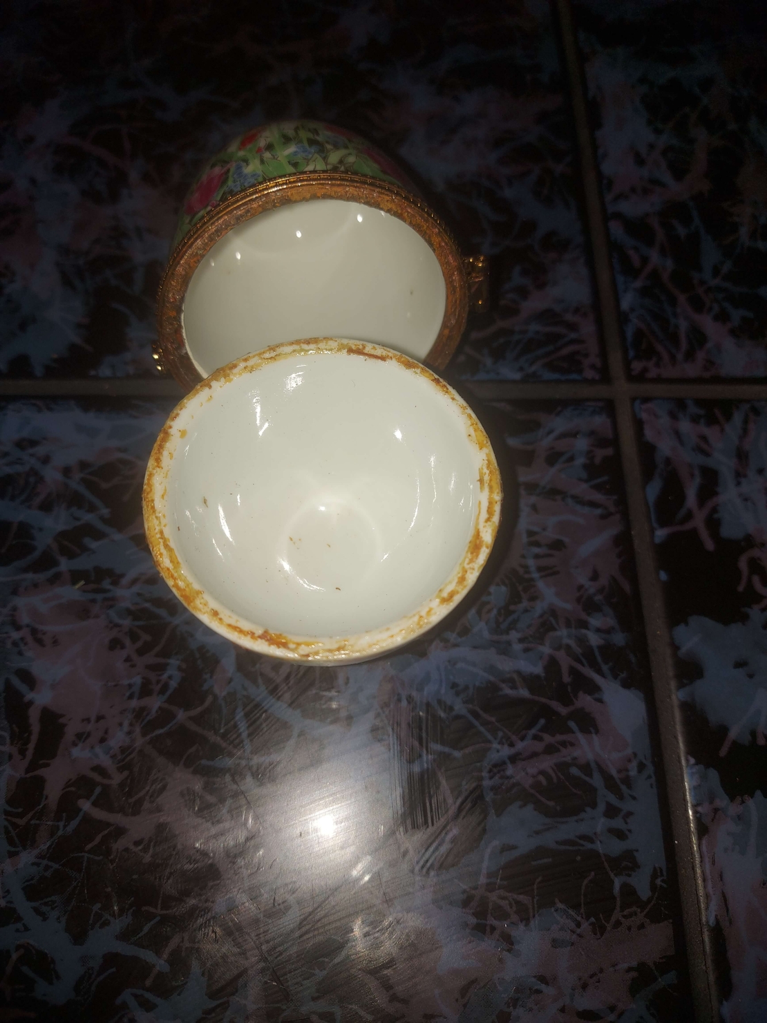 Cutiuță bijuterii tip ou Faberger