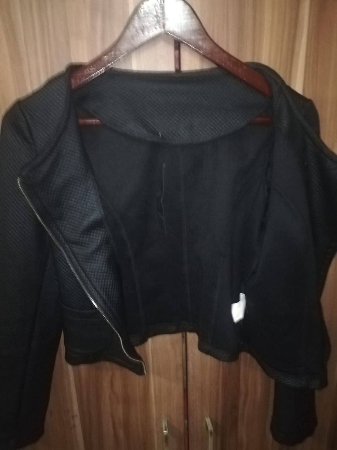 Geaca tip sport cu eticheta