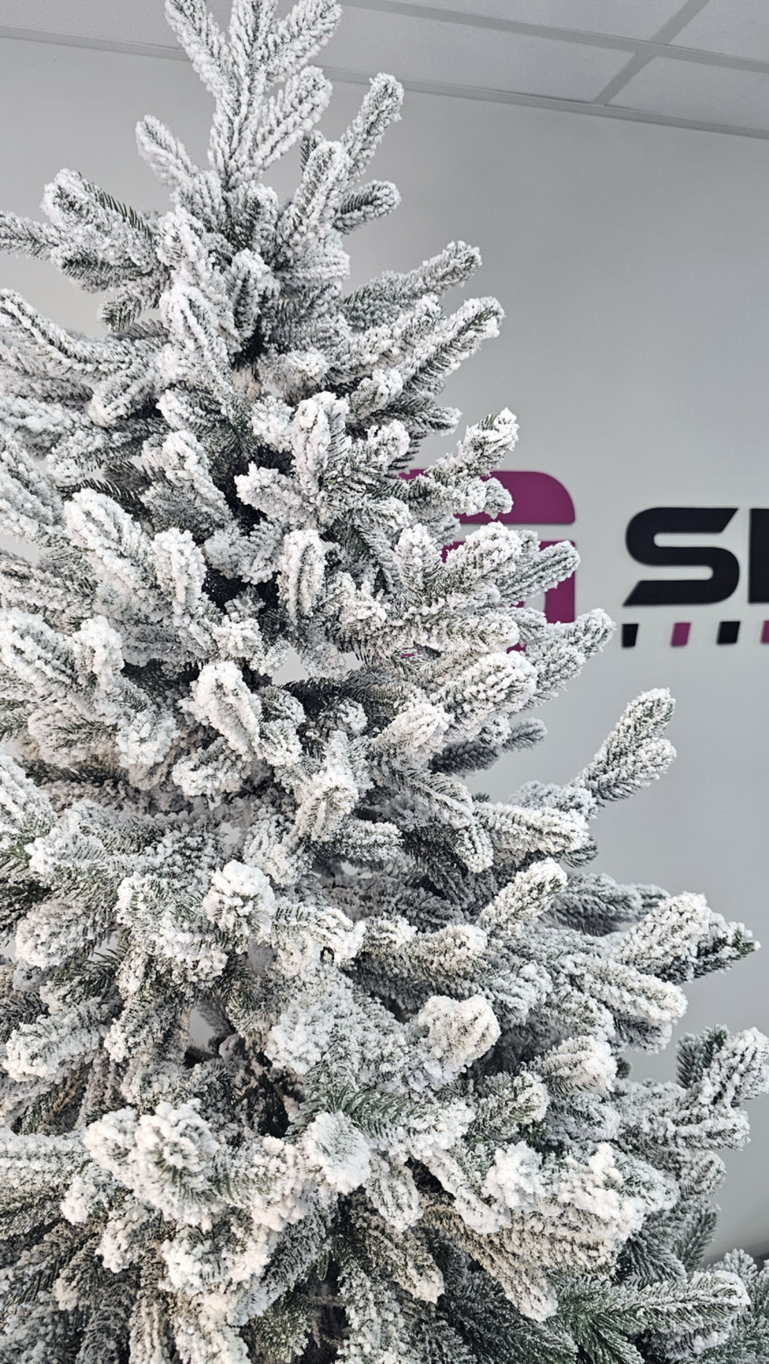 Brad artificial Christmas Deluxe by Sersimo, Viena nins, 3D, 230cm