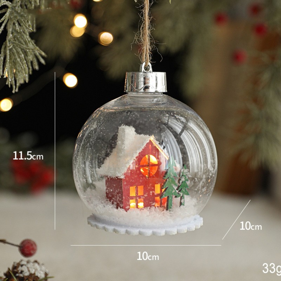 Glob pentru Bradul de Craciun LED, Flippy, Model A, Glob Transparent cu Figurina Casa si Braduti iluminat LED, Diametrul 10 cm, Baza Solida, Transparent